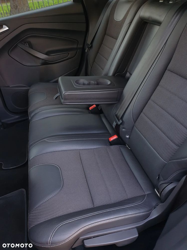 Ford Kuga 2.0 TDCi 4x4 Titanium - 36
