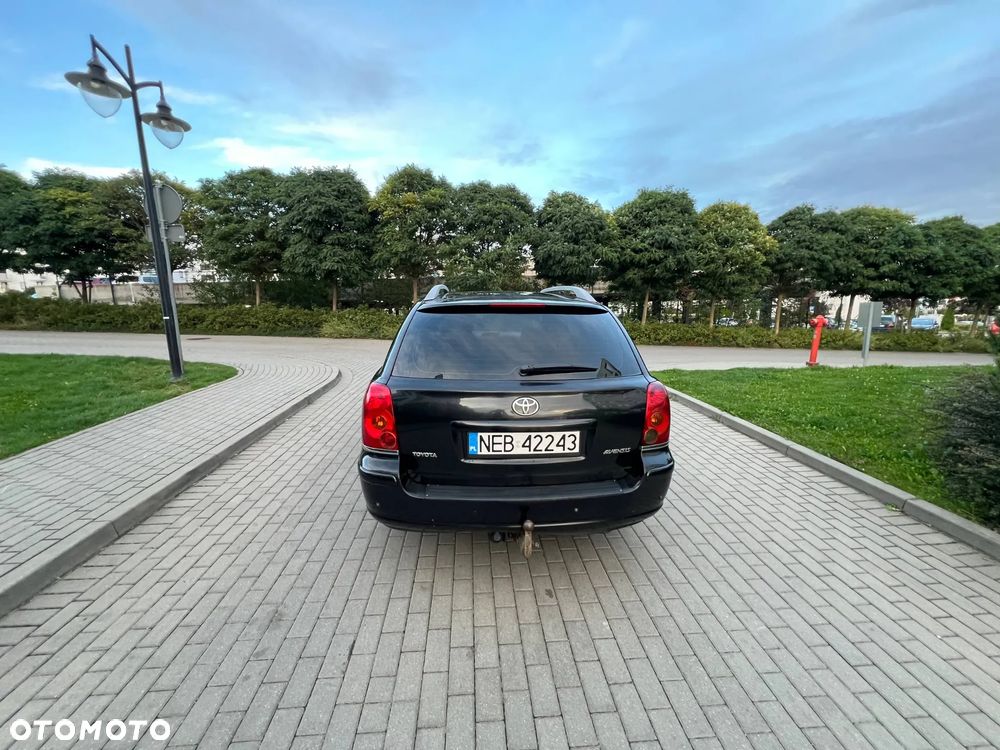 Toyota Avensis 2.0 D-4D High - 8