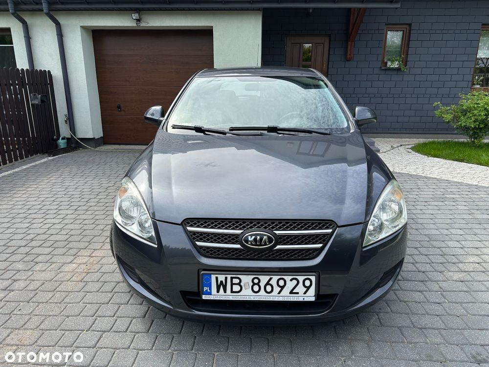 Kia Ceed - 4