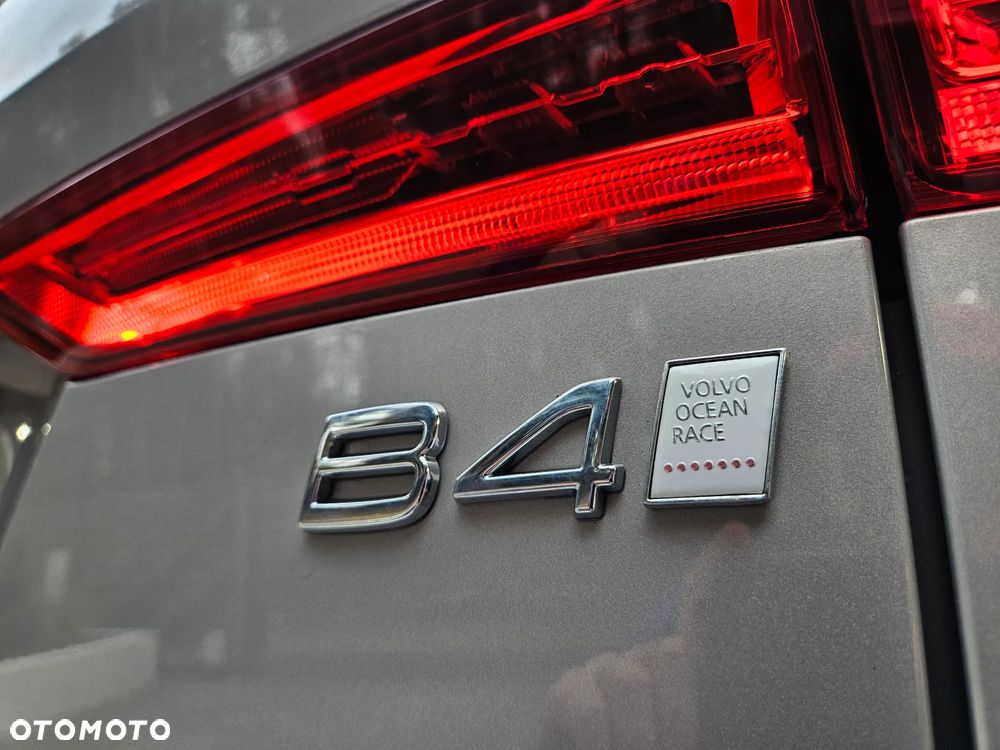 Volvo XC 60 B4 B Plus Bright - 18