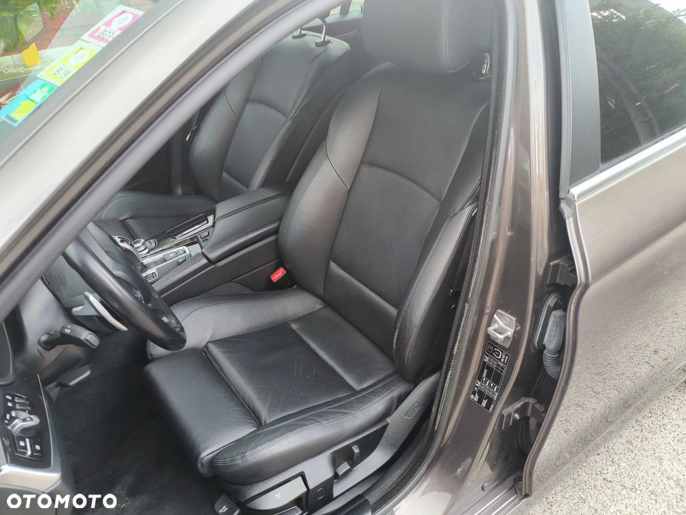 BMW Seria 5 523i Sport-Aut - 6