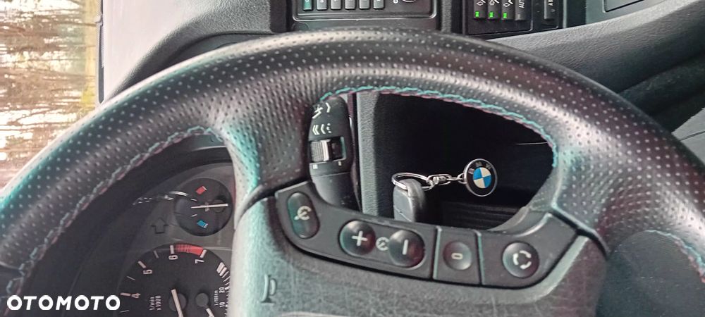 BMW Seria 5 520i - 28