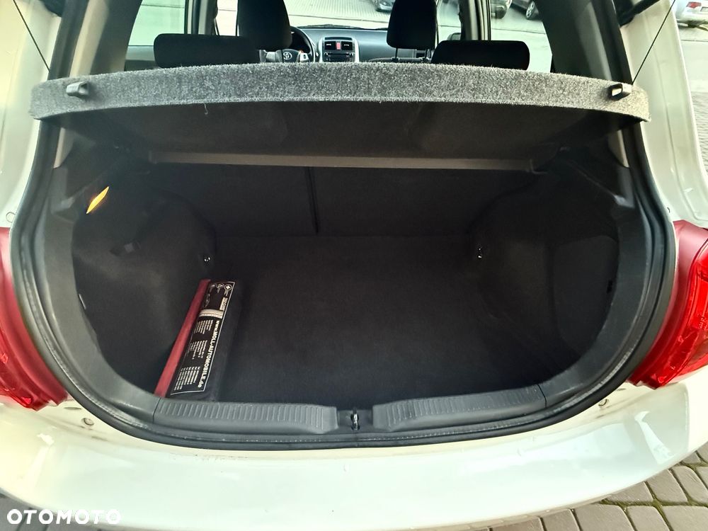 Toyota Auris 1.33 Dual-VVT-i - 10