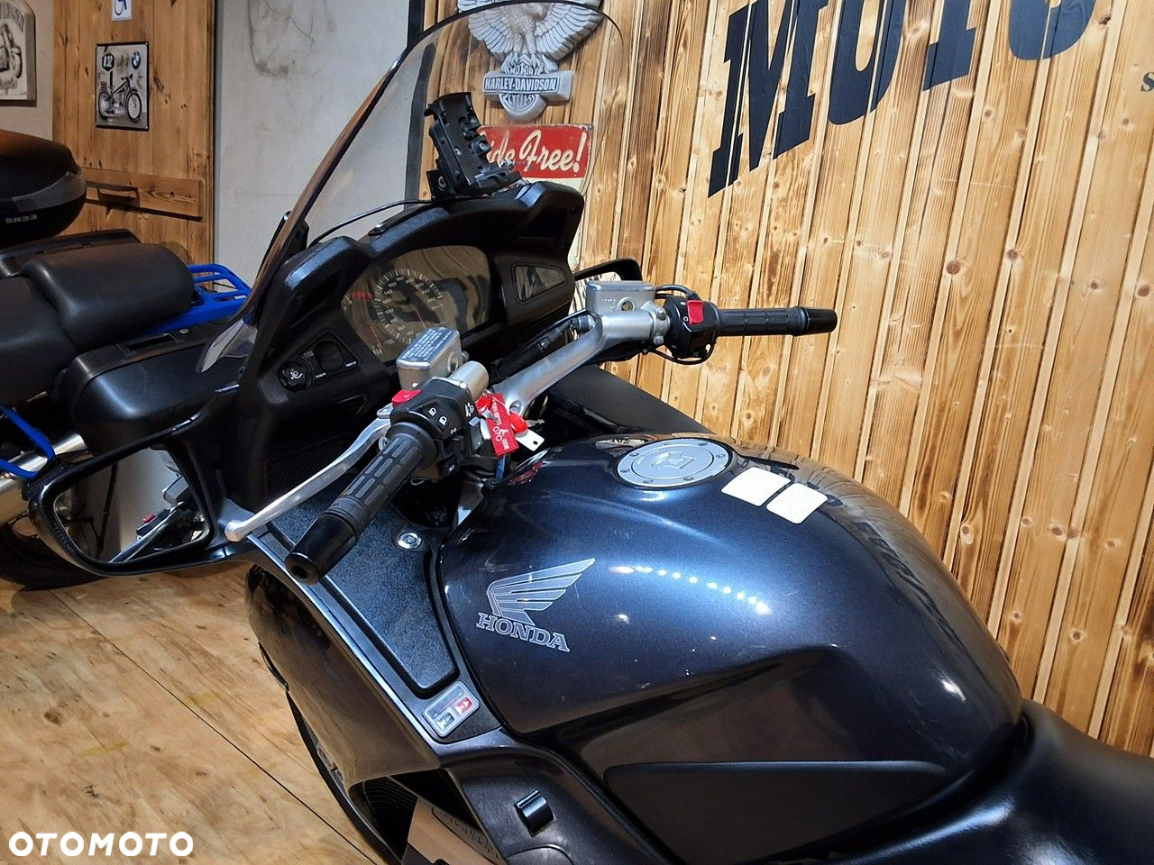 Honda ST - 18