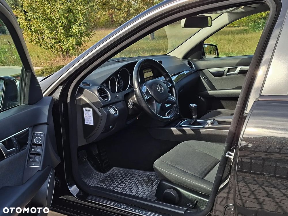 Mercedes-Benz Klasa C 180 CGI BlueEFFICIENCY - 17