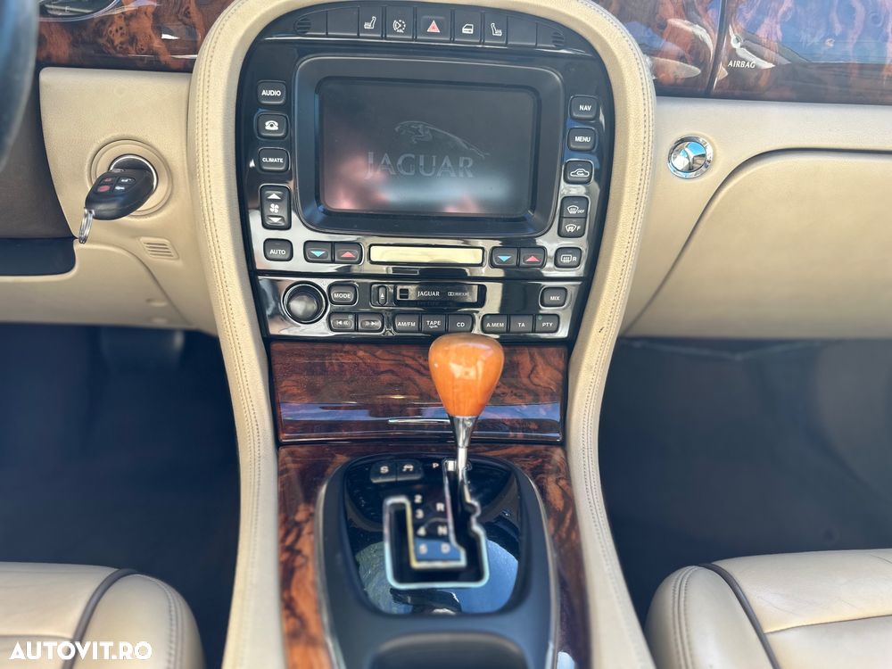 Jaguar XJ - 9