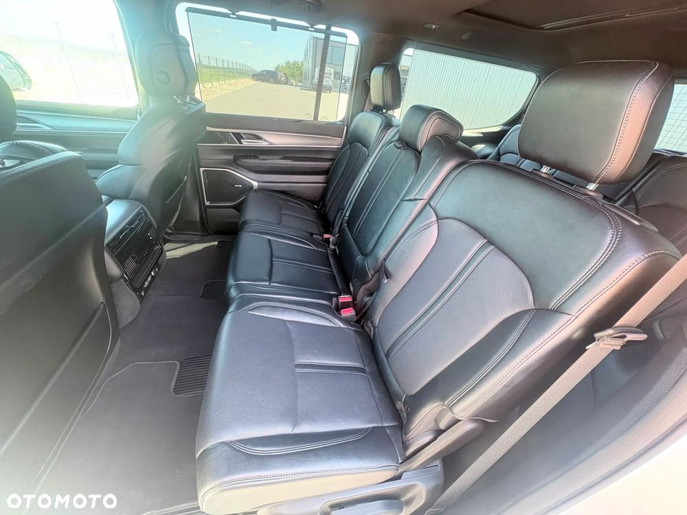 Jeep Wagoneer - 15