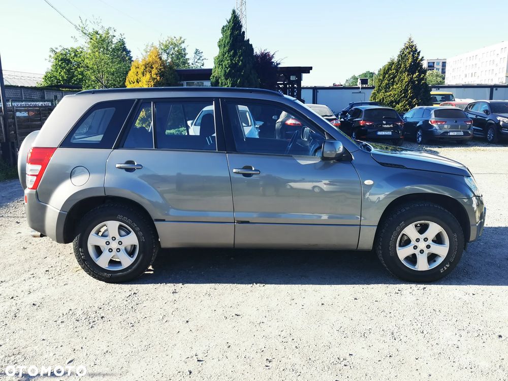 Suzuki Grand Vitara 2.0 Comfort + - 6