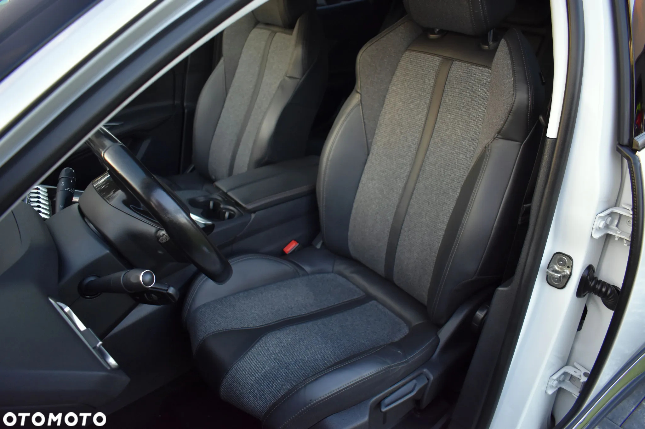 Peugeot 3008 HDi FAP 150 Allure - 24