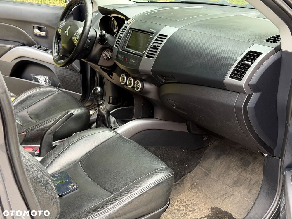 Mitsubishi Outlander 2.0 DID Instyle NAVI - 15