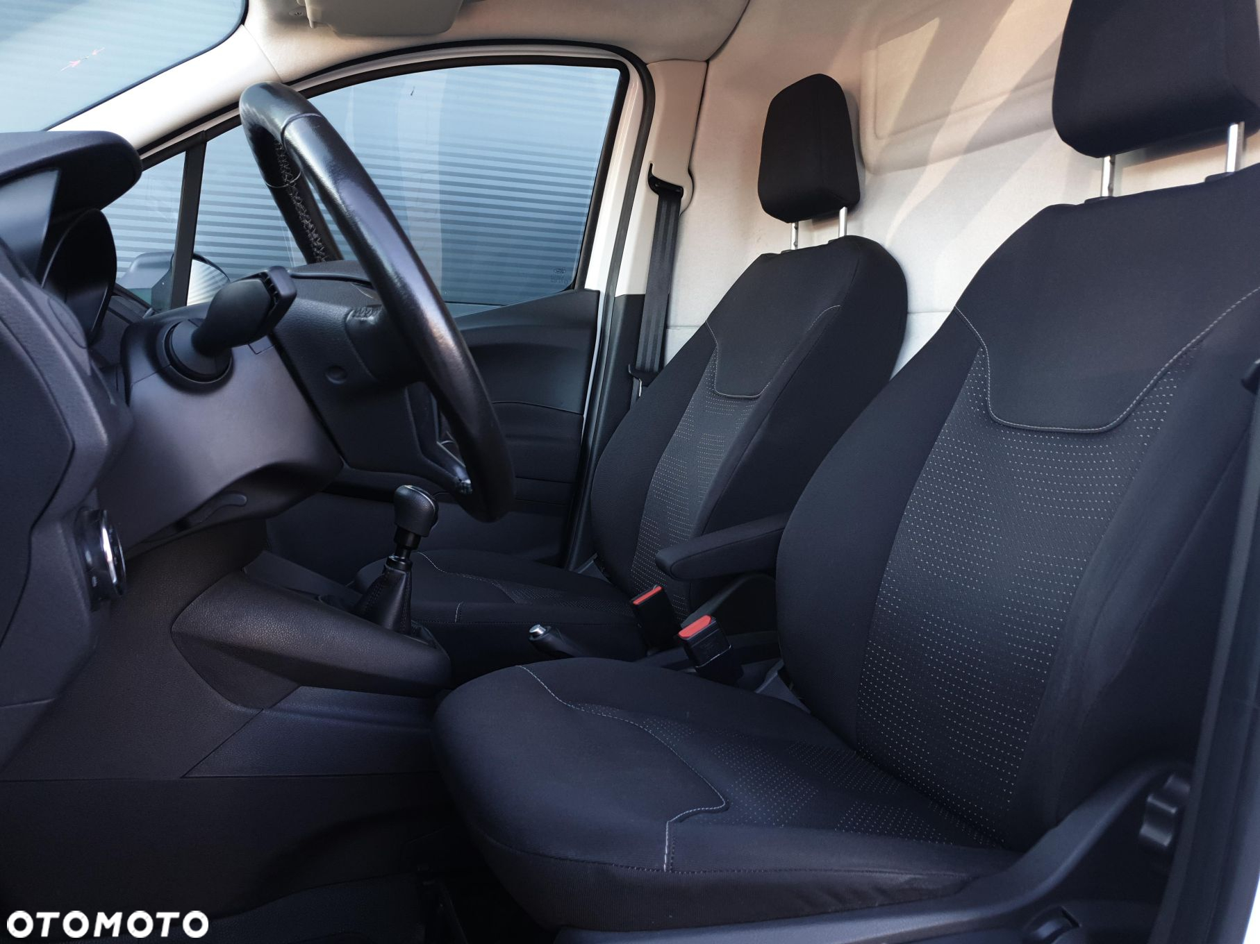 Ford transit-courier - 21