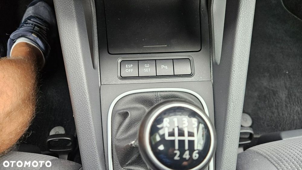 Volkswagen Golf 2.0 TDI DPF Highline - 28