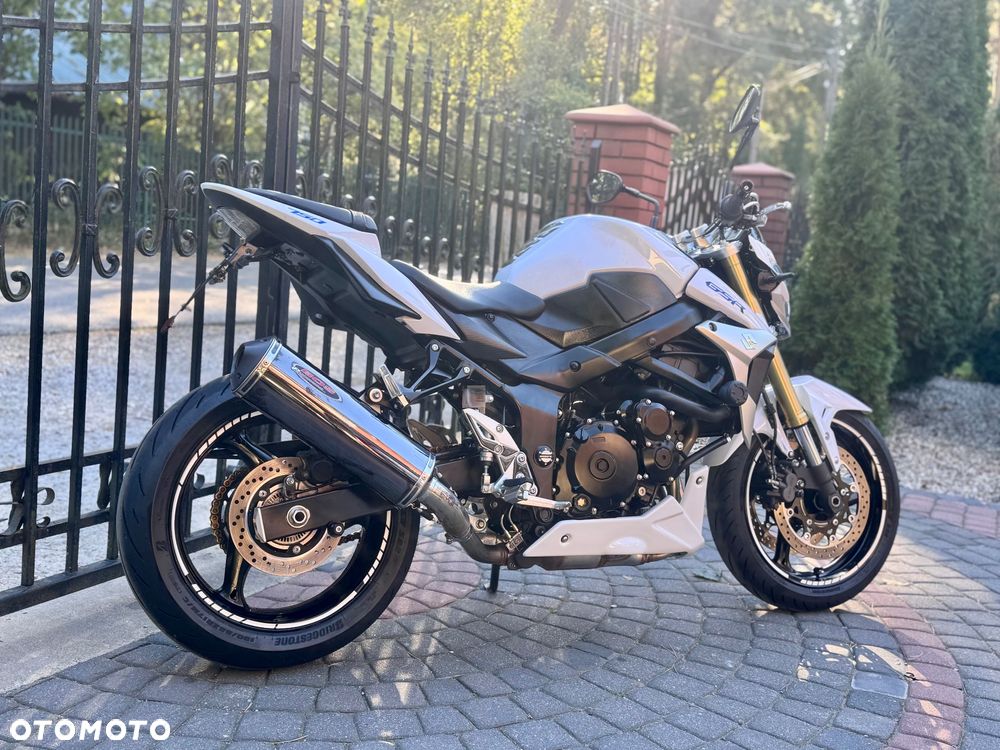 Suzuki GSR - 5