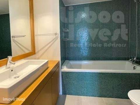 Arrendo T2 com 2 Lugares de Garagem Condominio Nova Campolide - Grande imagem: 4/24