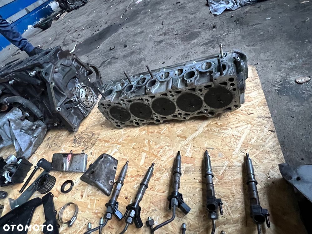 Vw Crafter Volkswagen silnik na części blok silnika wtryski głowica BJL BJM BJA BJK BJL POMPA WTRYSKOWA POMPA OLEJU PODSTAWA FILTRA OLEJU ODMA LISTWA WTRYSKOWA WAL WAŁ WALKI PANEWKI 076130 SB5cdk3 / 0445010125 074115109c 074115405 / 076103593a / 057130764F /076103373D / 076103021 /8F06 AL611  silnik cały na części - 6