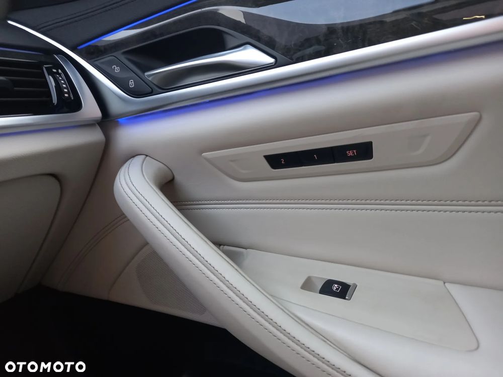 BMW Seria 5 530i xDrive Luxury Line - 16