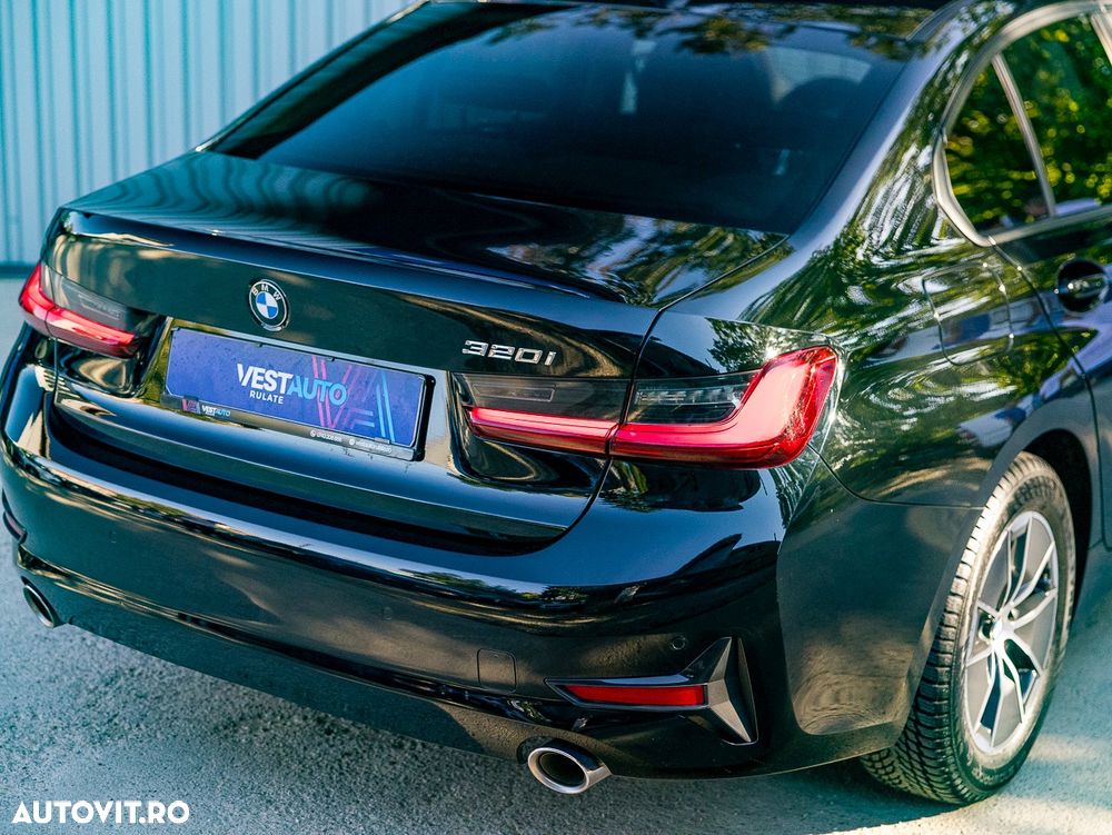 BMW Seria 3 320i AT - 34