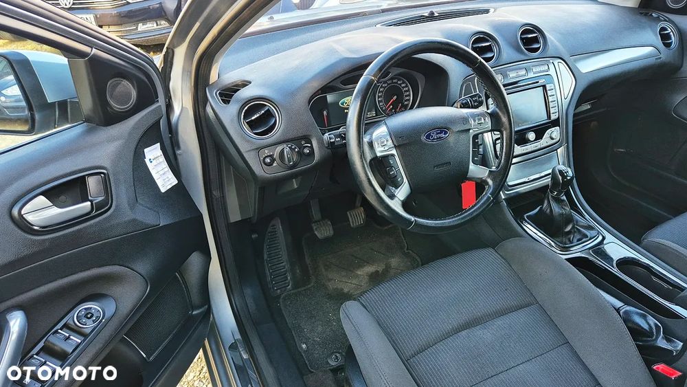 Ford Mondeo 2.0 FF Ghia - 28