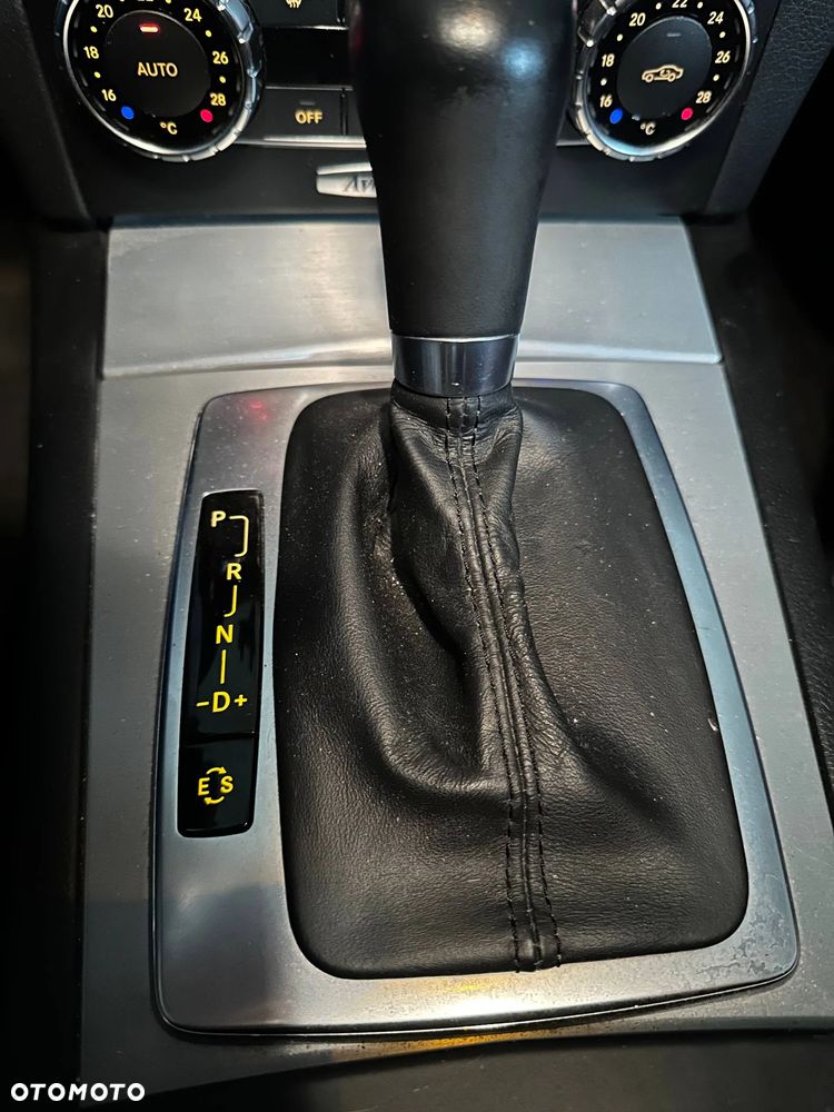 Mercedes-Benz Klasa C 180 CGI Automatik BlueEFFICIENCY Avantgarde - 14