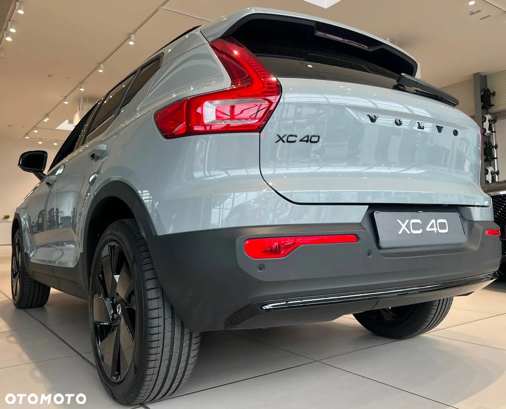 Volvo XC 40 B4 AWD Plus Dark - 8