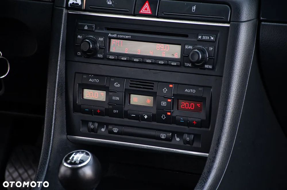 Audi A4 Avant 2.4 - 25