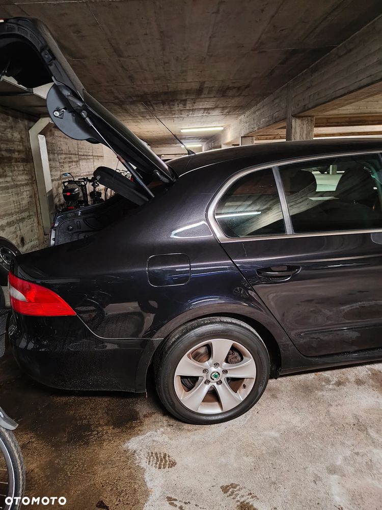Skoda Superb 2.0 TDI Exclusive - 2