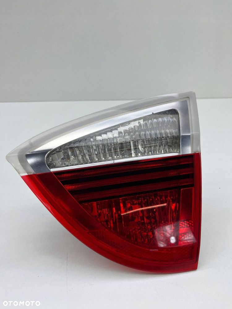 BMW 3 E91 LAMPA PRAWA TYŁ W KLAPĘ 7160064 - 2