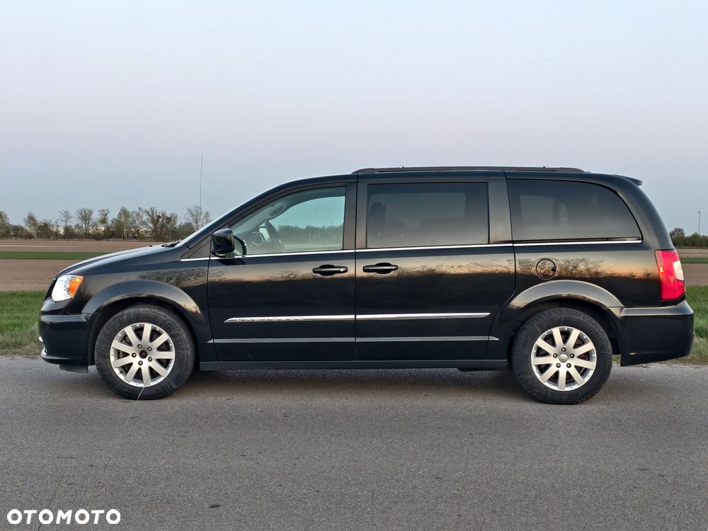 Chrysler Town & Country ver-3-6-touring - 25