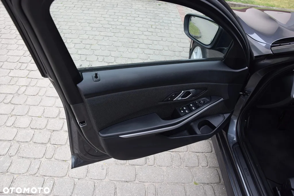 BMW Seria 3 318d M Sport - 33