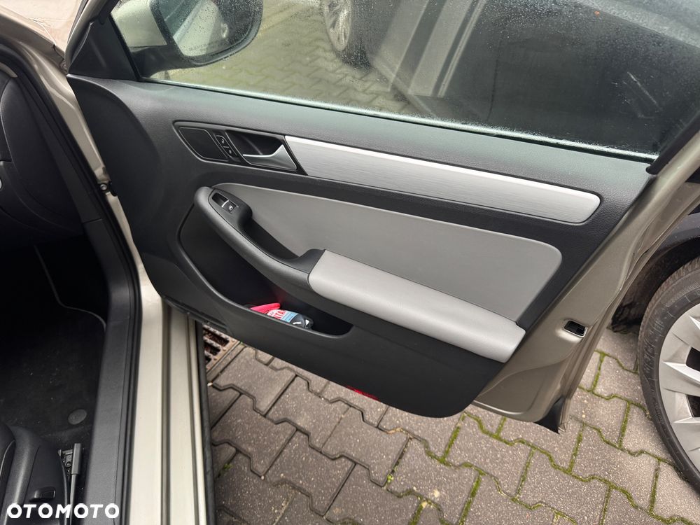 Volkswagen Jetta - 21