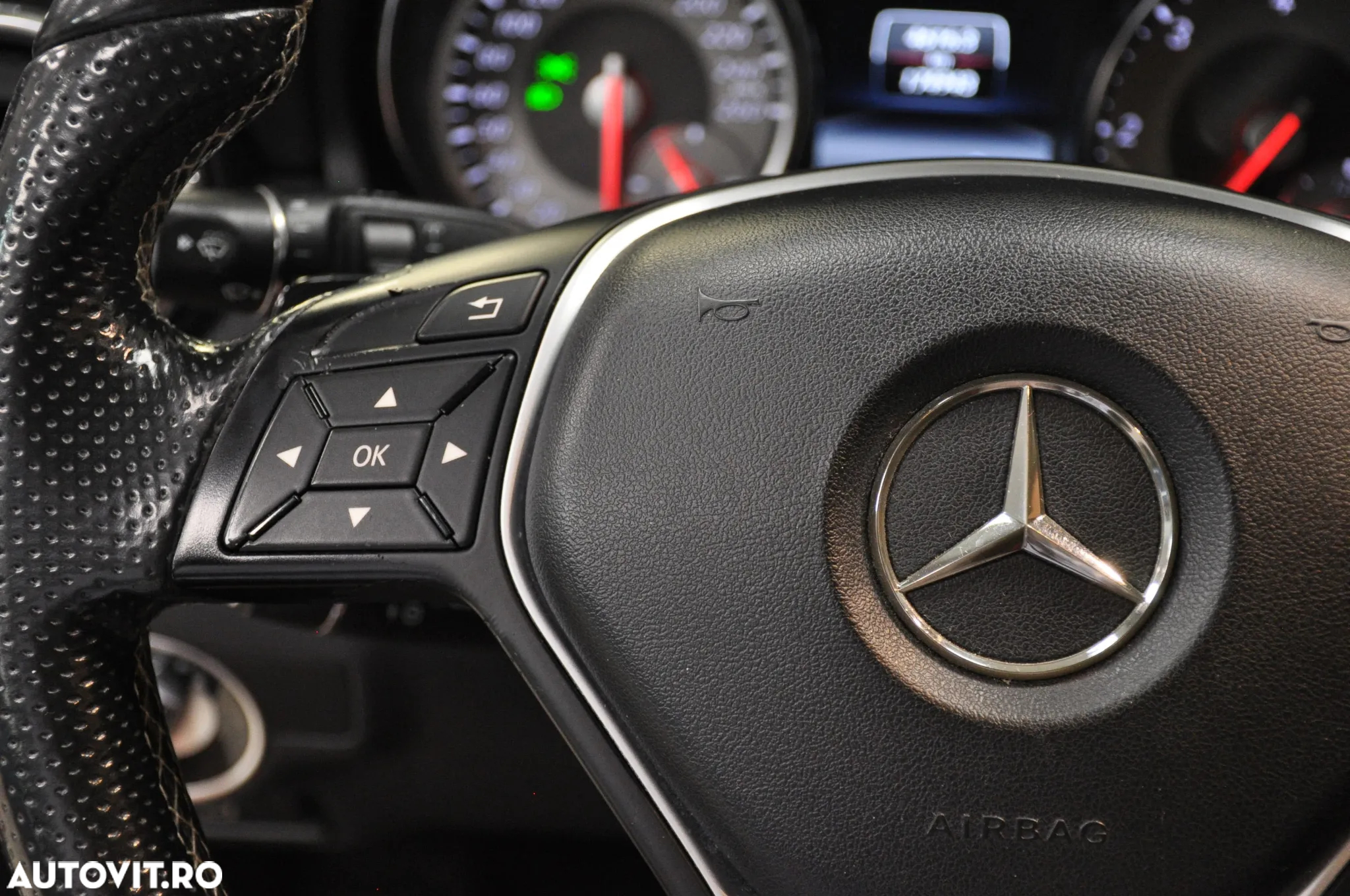 Mercedes-Benz GLA - 13
