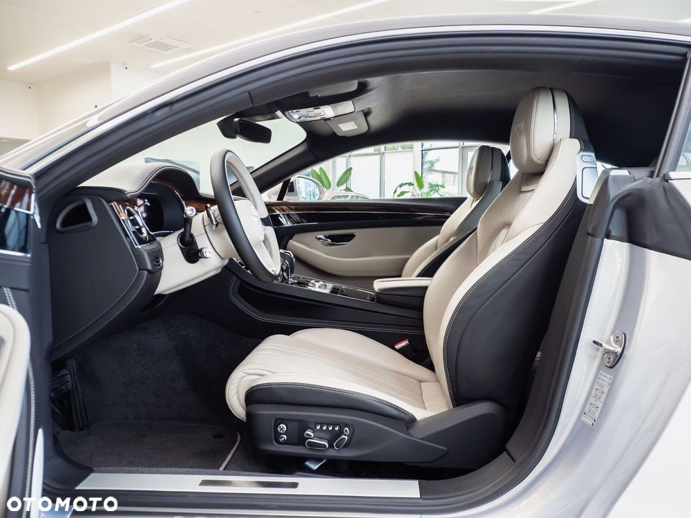 Bentley Continental GT - 12