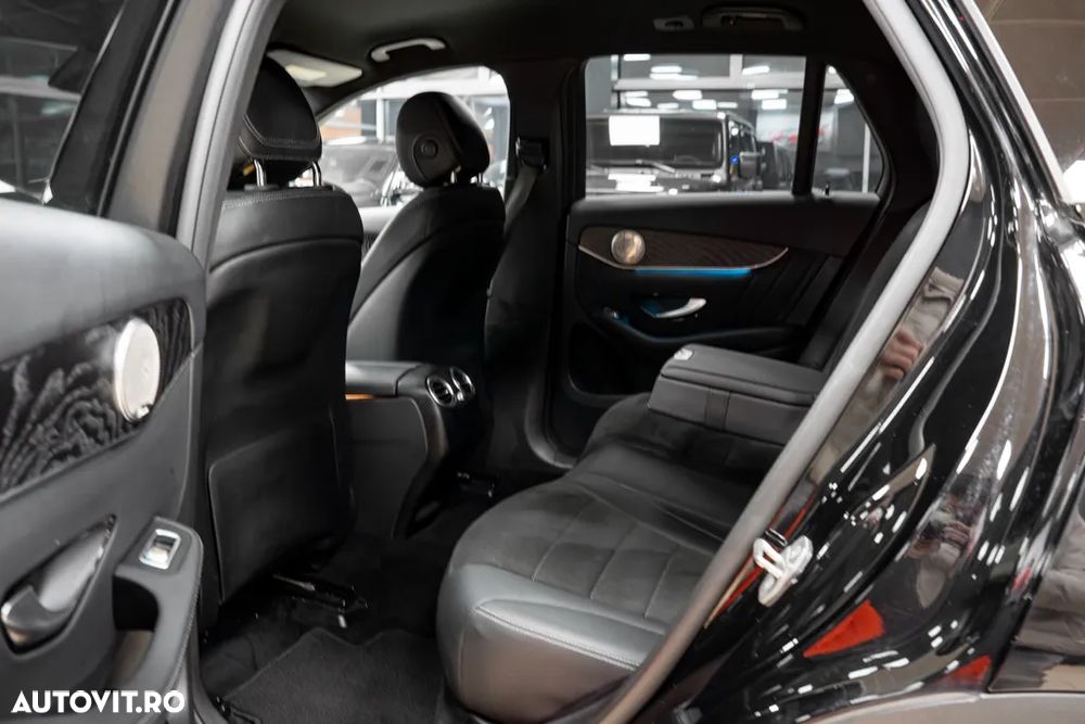 Mercedes-Benz GLC 250 d 4Matic 9G-TRONIC AMG Line - 29