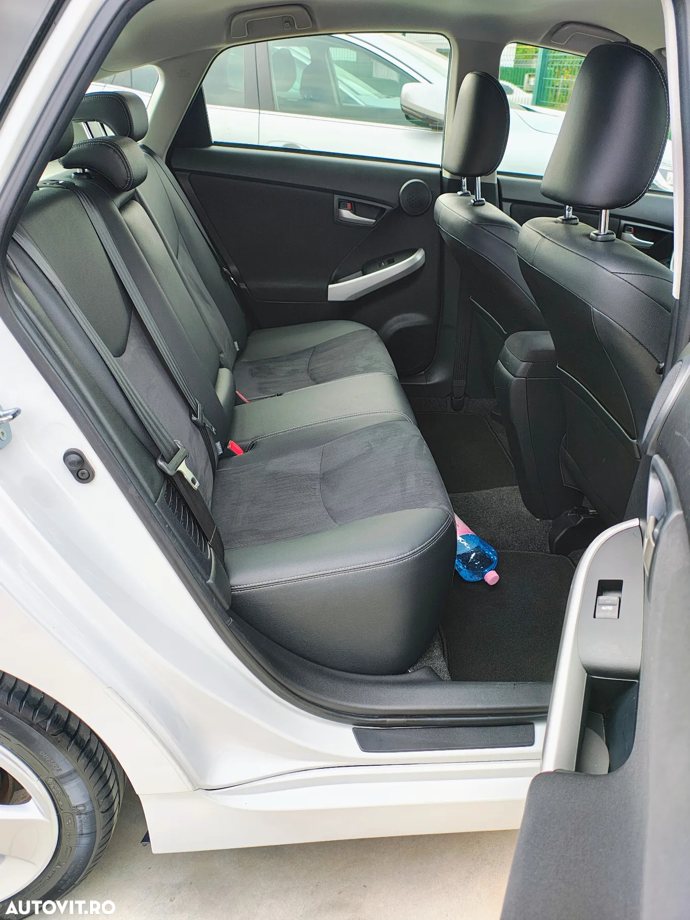 Toyota Prius 1.8 HSD Exclusive - 23