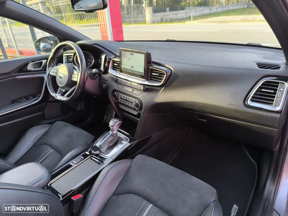 Kia Ceed 1.6 CRDi GT Line 7DCT - 29