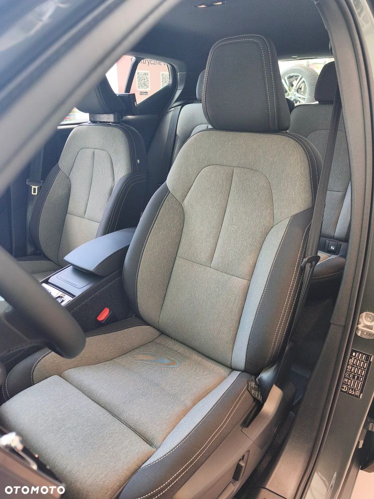 Volvo XC 40 B3 Plus Dark - 11