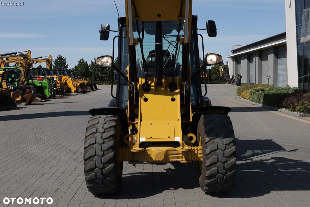 Caterpillar CAT 906M - 13