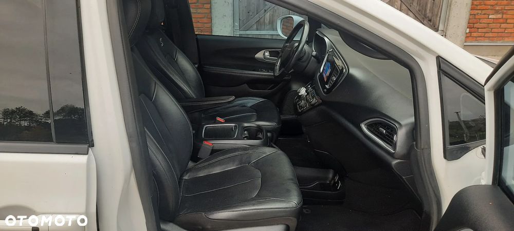 Chrysler Pacifica - 15