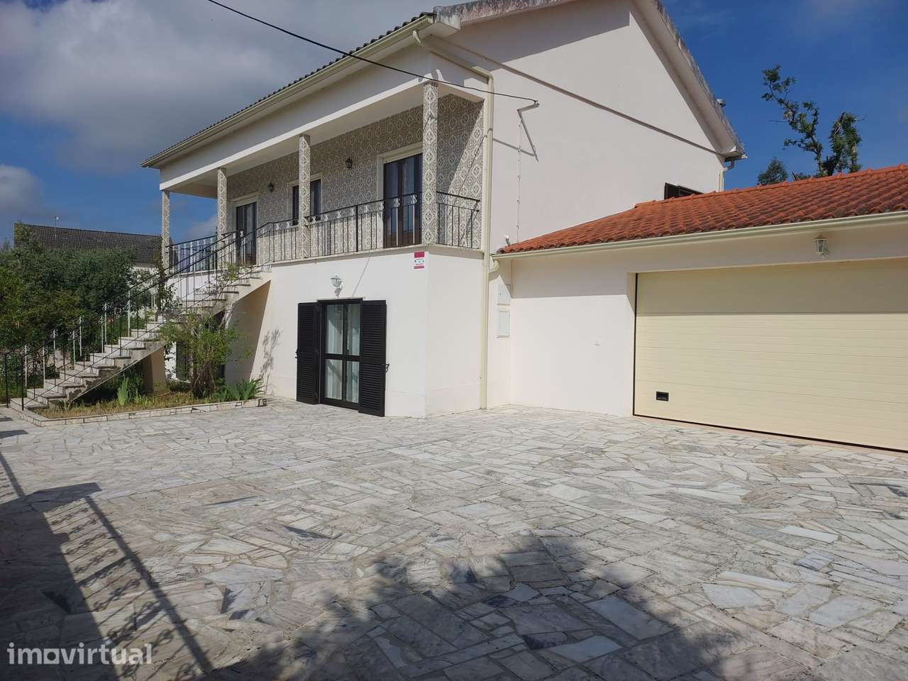 Moradia T3 isolada com jardim, terraço e garagem - Grande imagem: 2/20