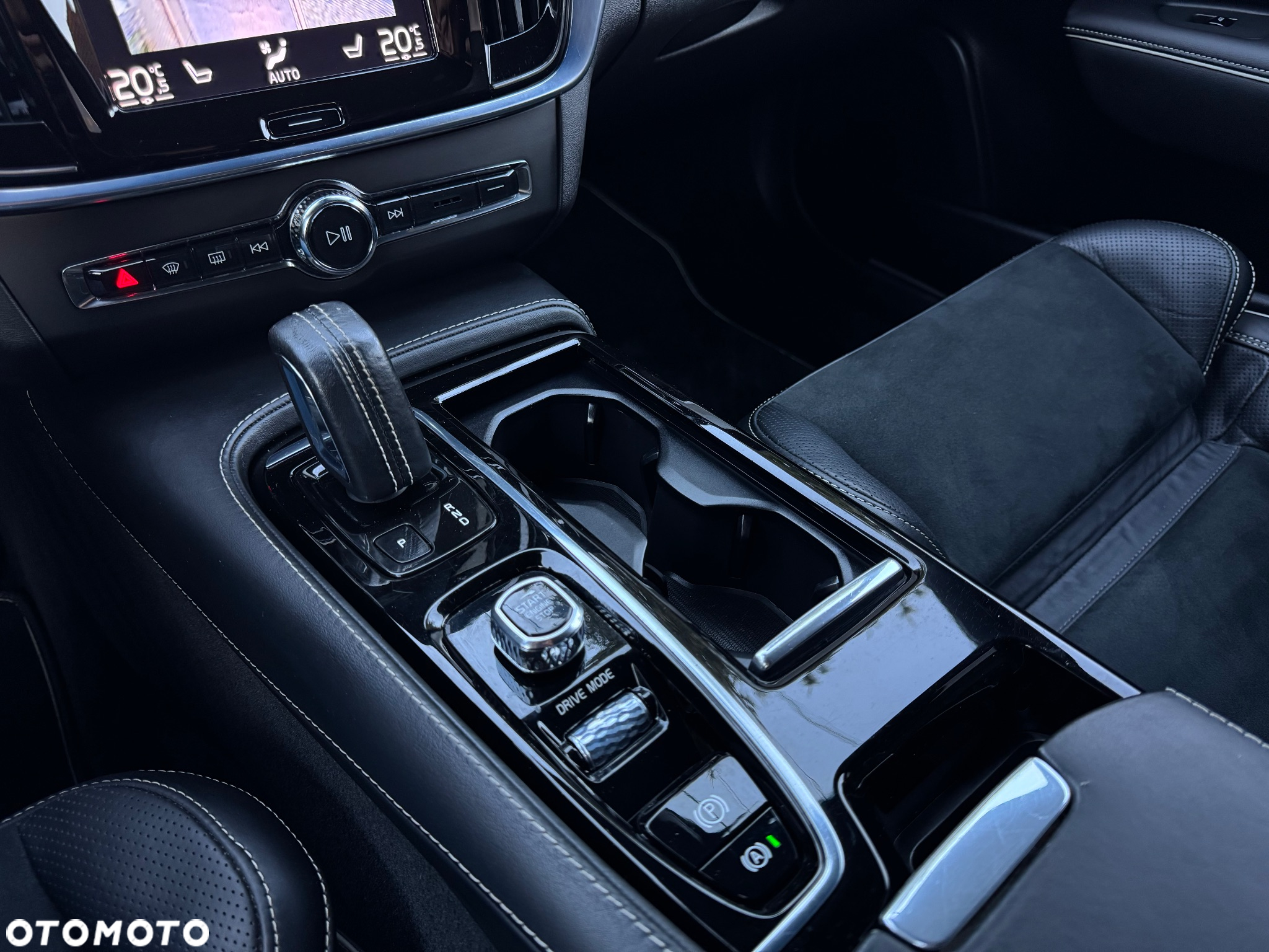 Volvo V90 T8 Twin Engine AWD R Design - 21