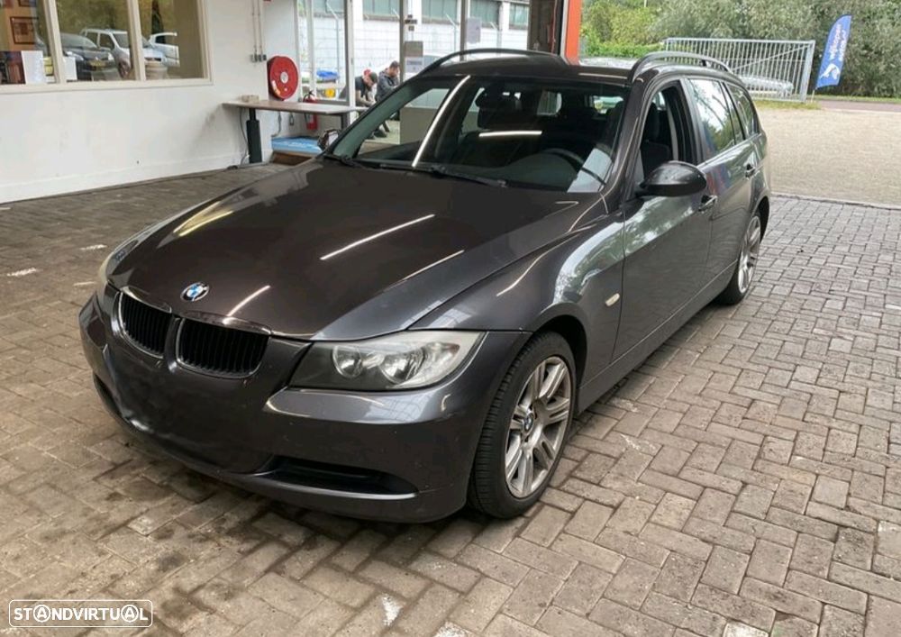 BMW 318 Gran Turismo - 1