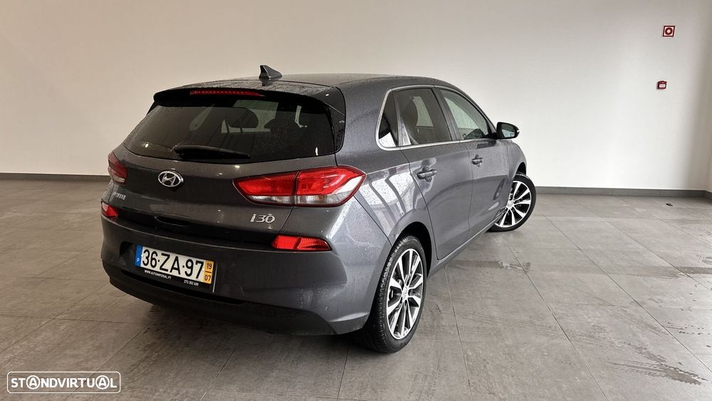 Hyundai i30 1.6 CRDI STyle Plus 7DCT - 2