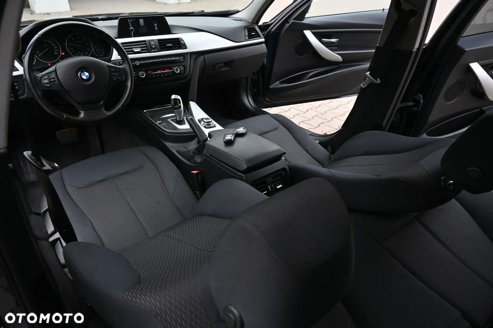 BMW Seria 3 320d DPF Edition Sport - 34