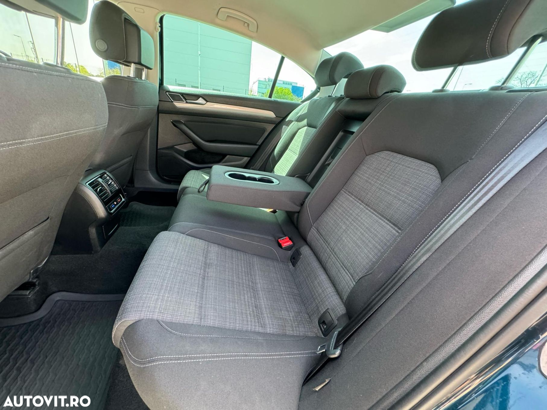 Volkswagen Passat 2.0 TDI DSG Comfortline - 17