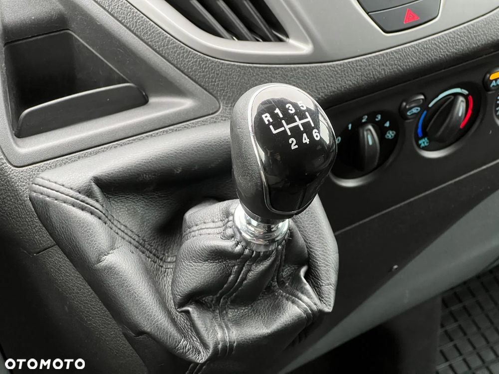 Ford Transit Custom 290 L2H1 Limited - 28