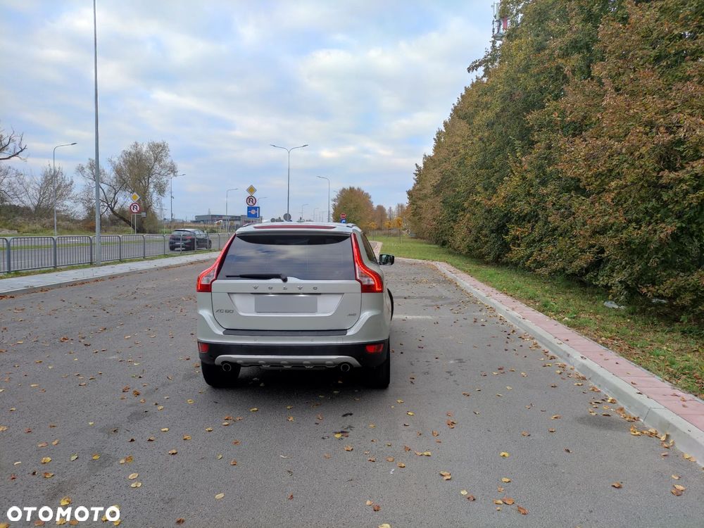 Volvo XC 60 D5 AWD - 12