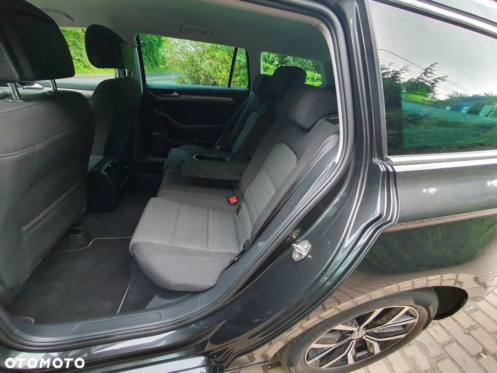 Volkswagen Passat 2.0 TDI SCR DSG Business - 11