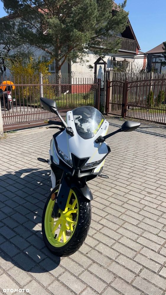 Yamaha YZF - 3