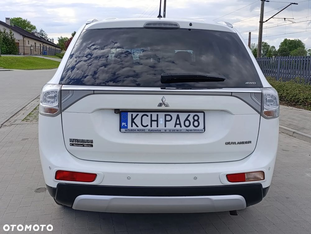 Mitsubishi Outlander 2.0 Intense + Navi 4WD CVT - 27