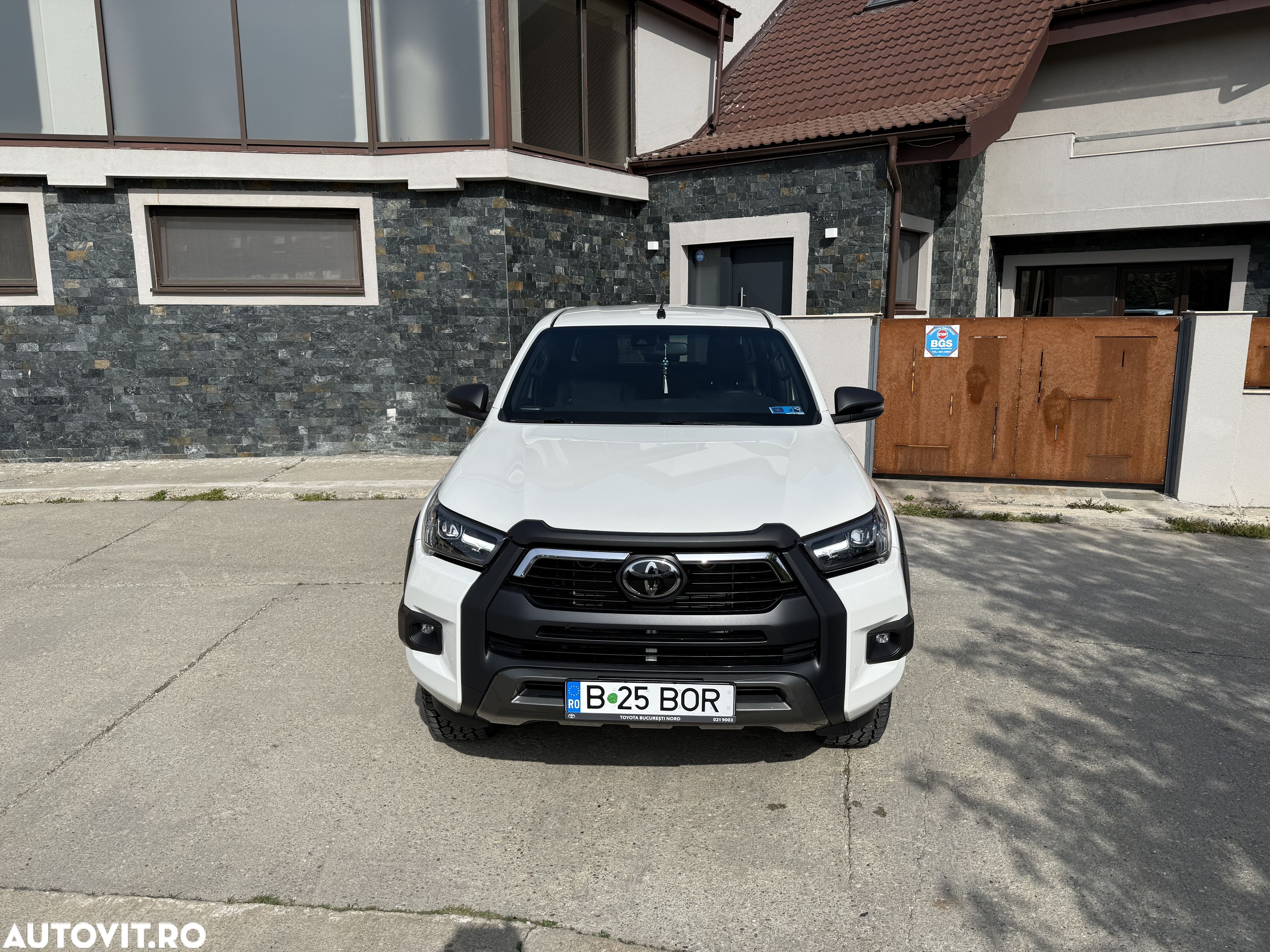 Toyota Hilux 2.8D 204CP 4x4 Double Cab AT Executive Color Edition - 1